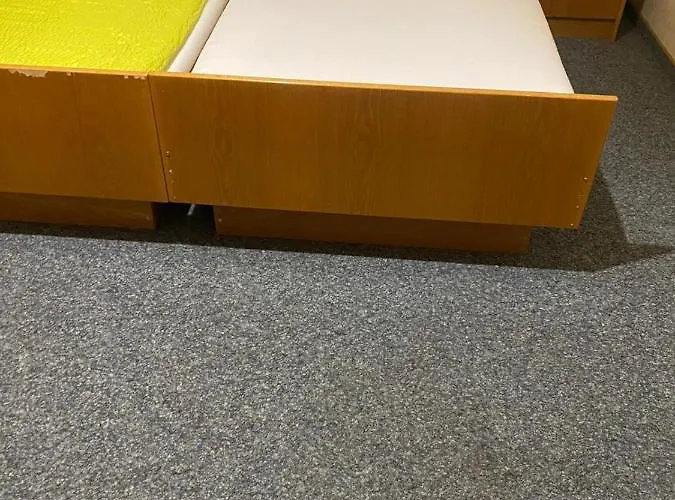 Gruene Au Szálloda Hasselroth